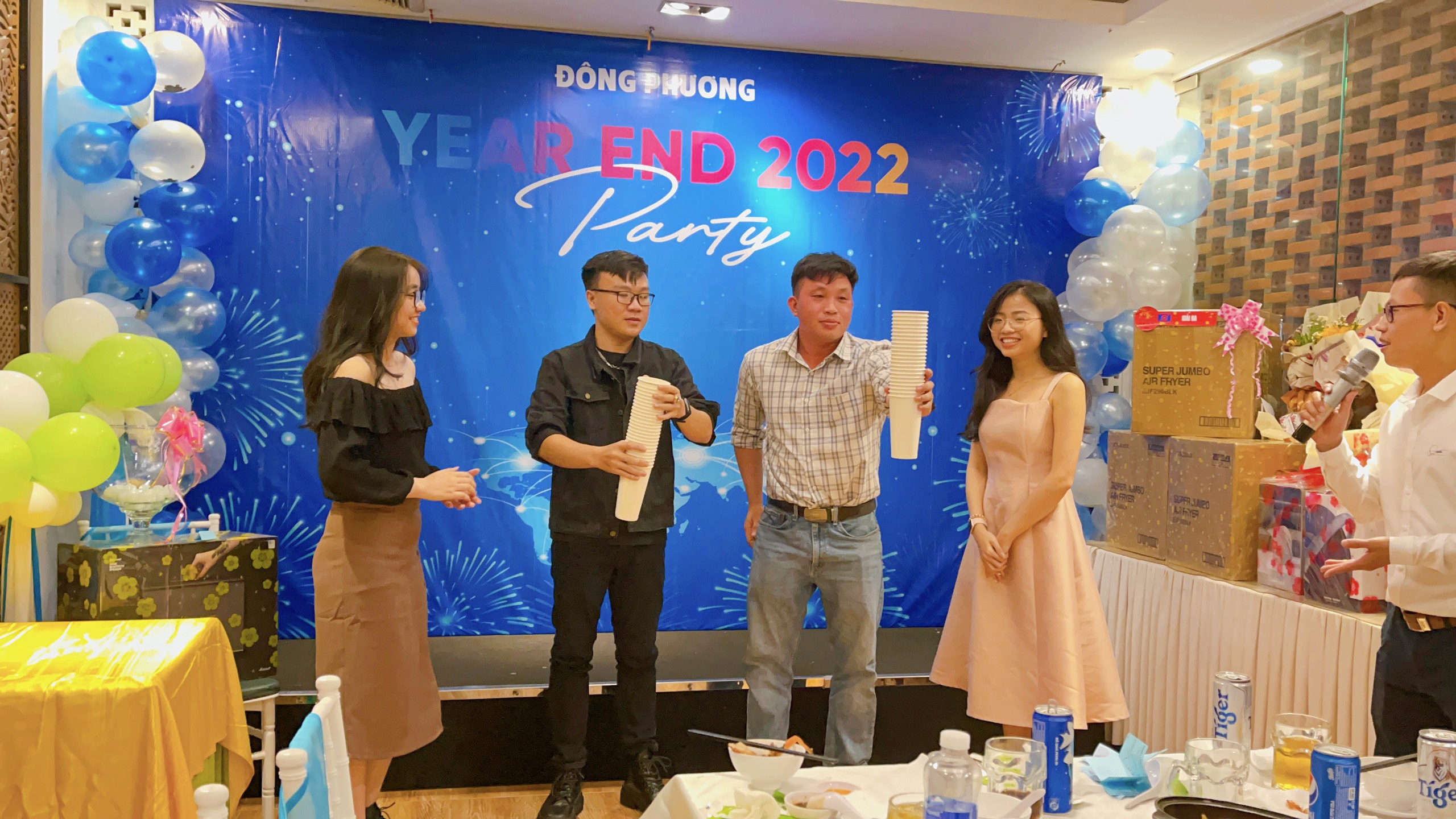 Tổ chức c&aacute;c tiết mục tr&ograve; chơi cho c&aacute;c CBCNV l&agrave;m chương tr&igrave;nh th&ecirc;m s&ocirc;i đồng v&agrave; gắn kết.
